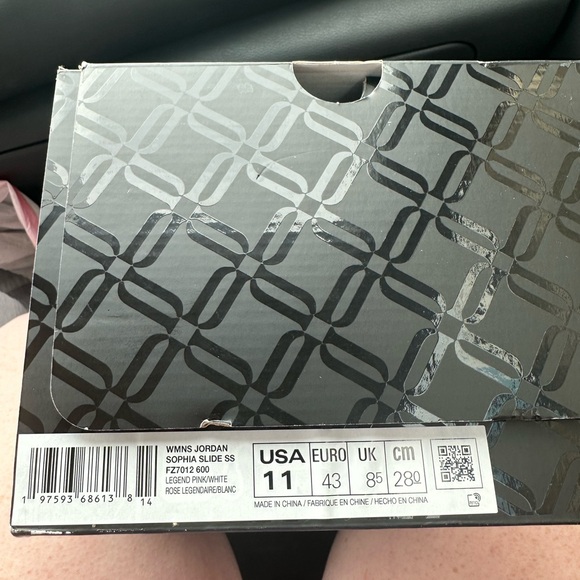 Size 11 Pink Nike Slides - Picture 6 of 6